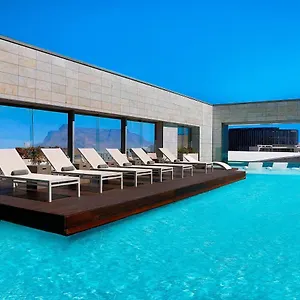 Marriott Crystal Towers Otel